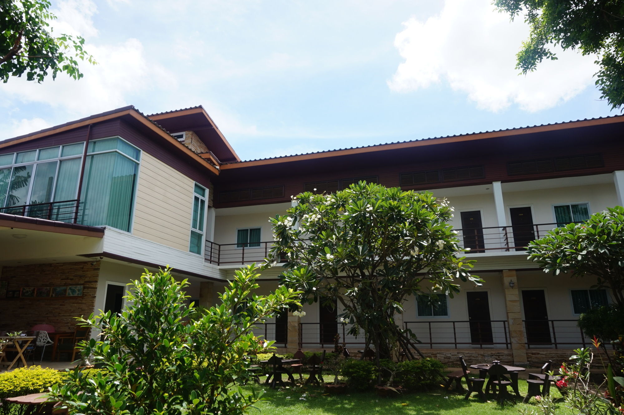 The Park Nangrong Resort Exterior photo